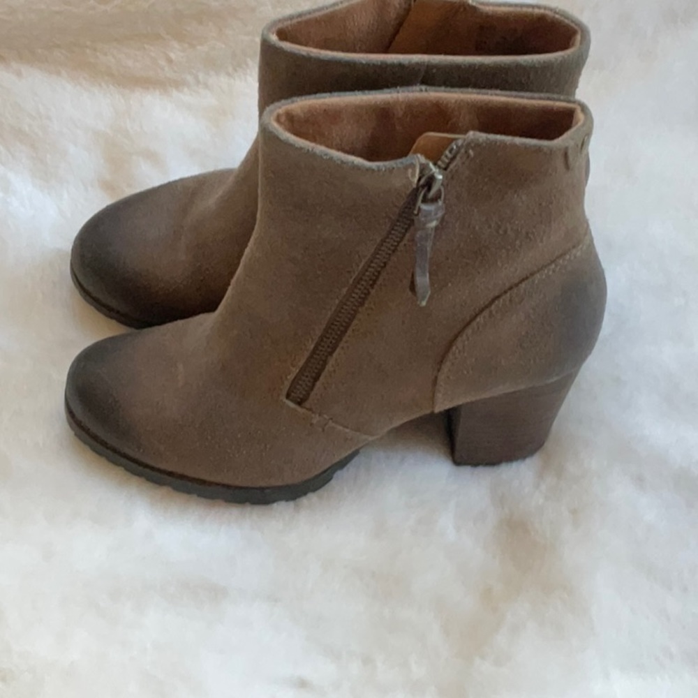 Clark’s boot 7.5 - Picture 2 of 7